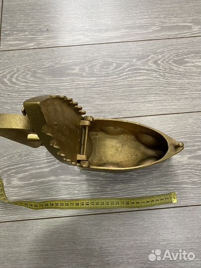 Старинный Утюг на углях