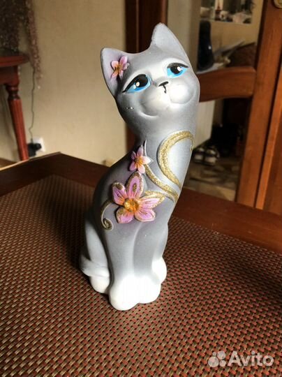 Статуэтка кошка
