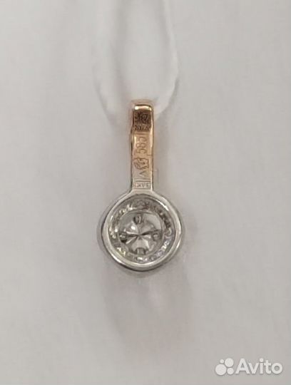 Золотая подвеска с бриллиантом