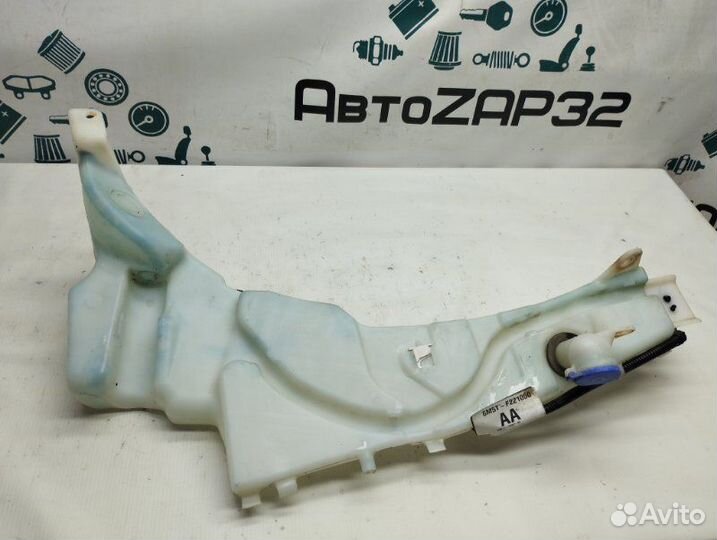 Бачок омывателя Ford Focus хэтчбек 2010
