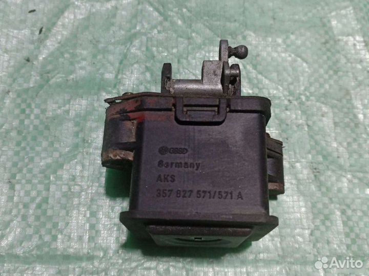 Кнопка открывания багажника Volkswagen Passat B3