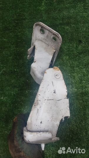 Петля двери левая Peugeot Expert 2010