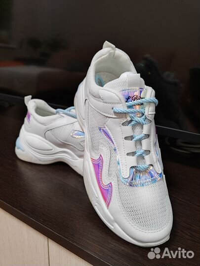 Кроссовки новые, сетка