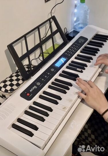 Синтезатор 61 клавиша