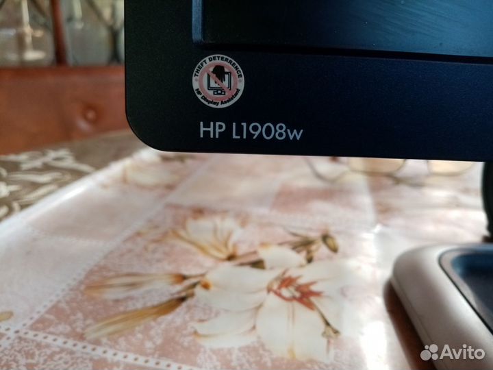 Mонитор HP L1908W