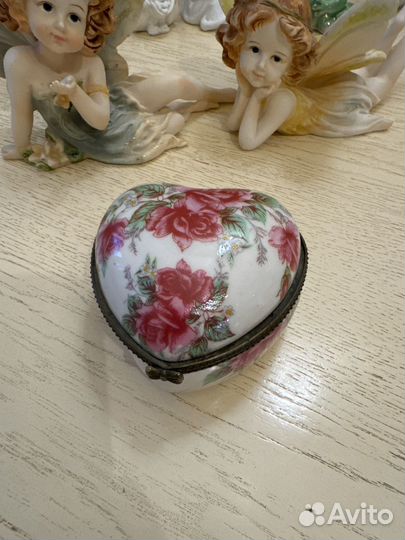 Статуэтки, сувениры, шкатулка