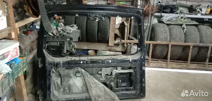 Задняя дверь на Митцубиси паджеро 3