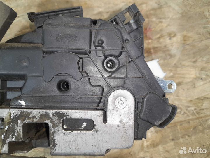 Замок передней двери LH VW Polo Sedan (2011-2020)