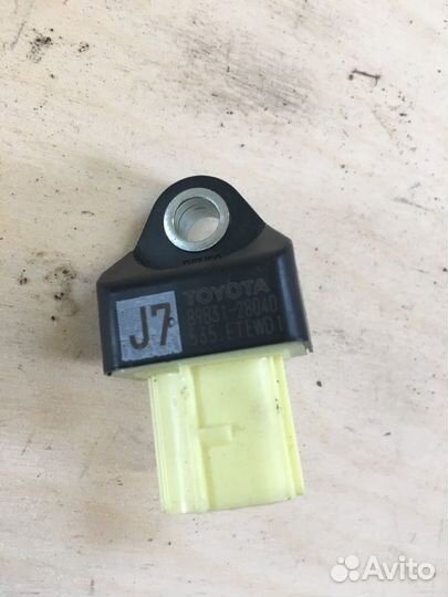 Датчик airbag Toyota Prius ZVW50 2ZR-FXE 2016