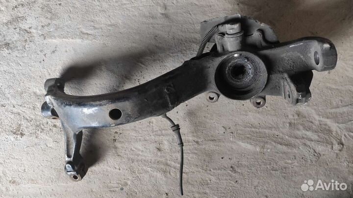 Кулак поворотный левый пассат б5