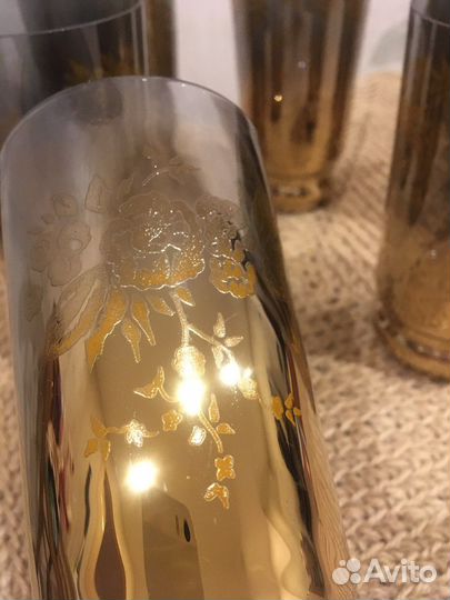 Стаканы из стекла золотые полупрозрачные