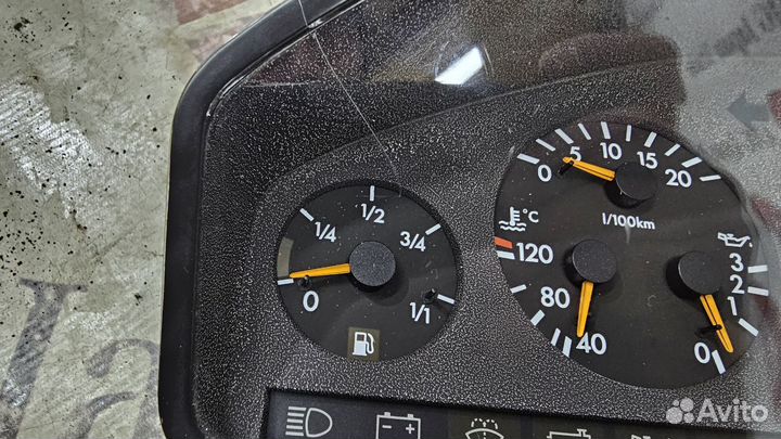 Приборная панель Mercedes W140