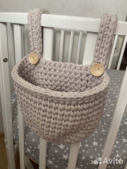 Подвесная корзина для кровати