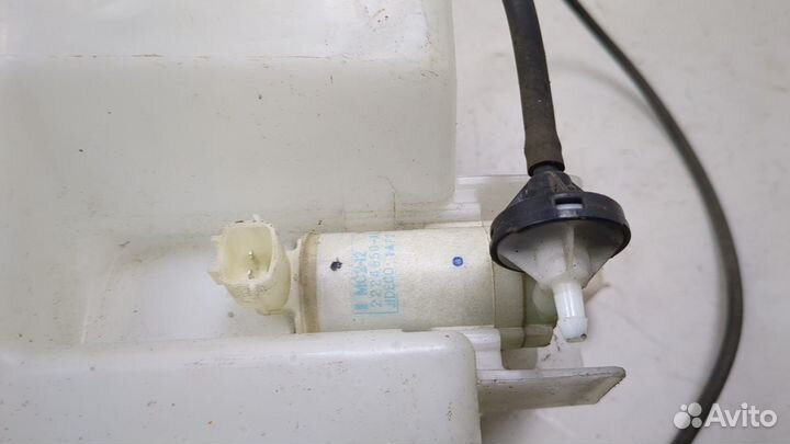 Бачок омывателя Nissan Leaf, 2011