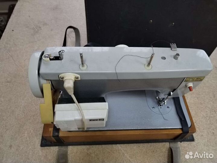 Швейная машина Чайка 132м