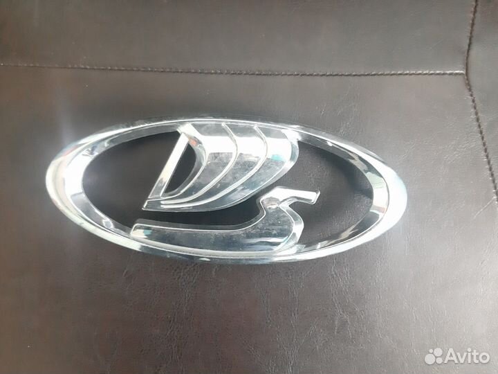 Эмблема и решётка радиатора Нива заводская