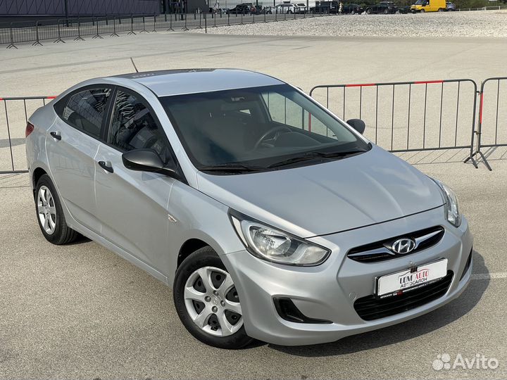 Hyundai Accent, 2011