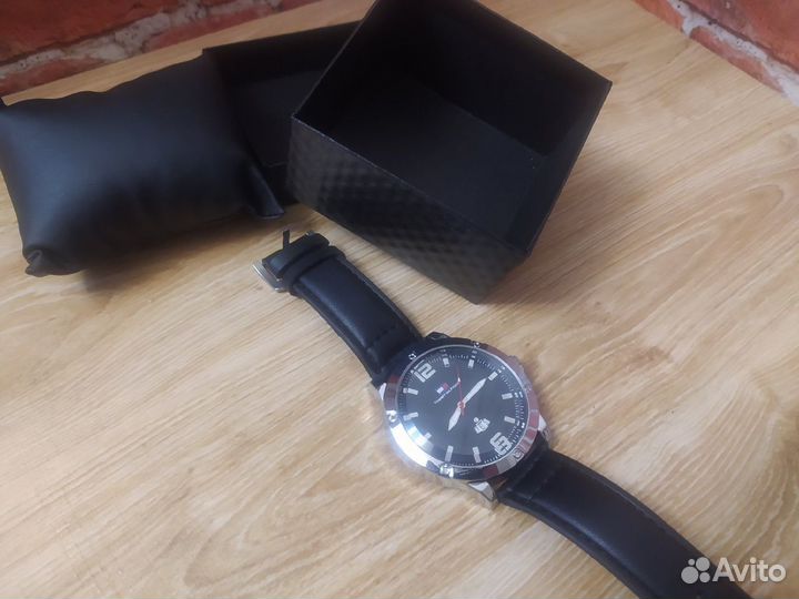 Часы Tommy Hilfiger