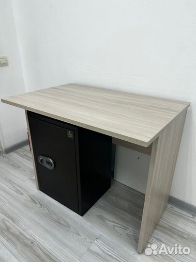 Письменный стол