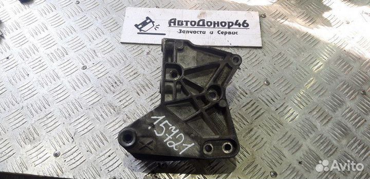 Кронштейн двигателя правый Renault Megane 3