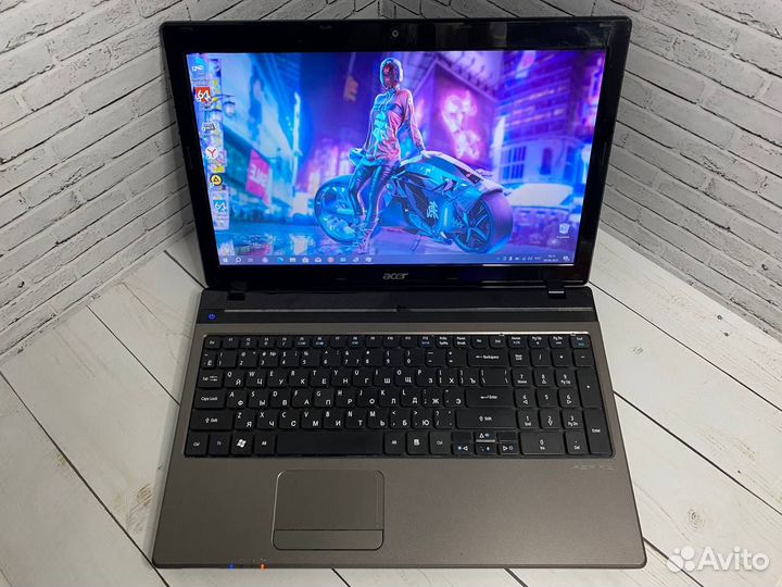 Игровой ноутбук Acer I7/2видеокарты/8Gb/SSD+HDD