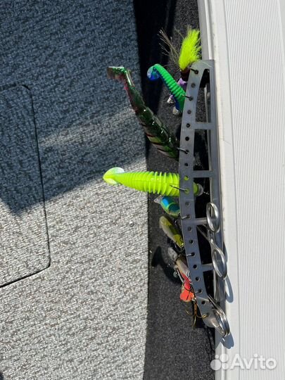 Держатель, площадка для приманок в Т паз. 25 см