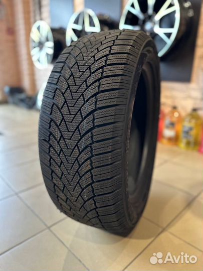 Sonix WinterXPro 888 205/70 R15 96T