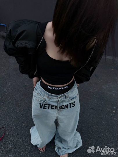 Широкие джинсы Vetements logo