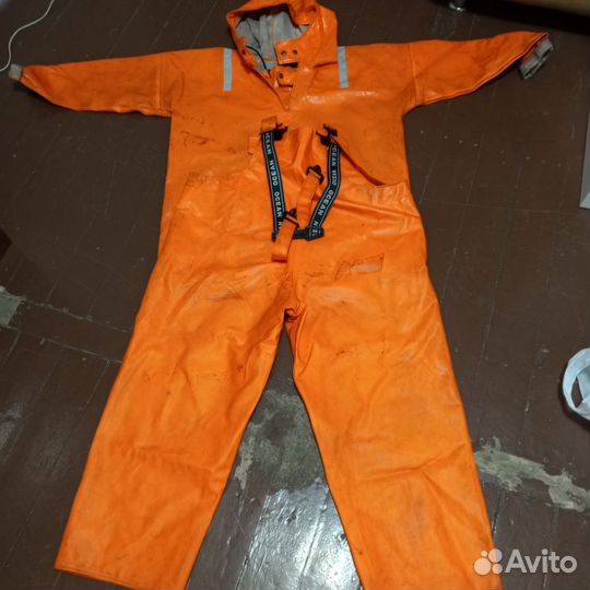 Резиновый костюм