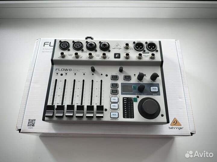 Микшерный пульт Behringer flow 8