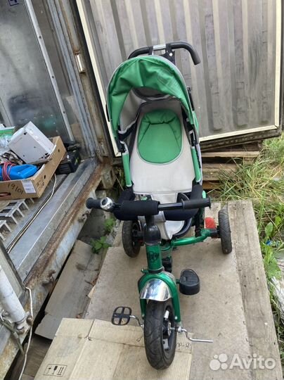 Детский трехколесный велосипед с ручкой