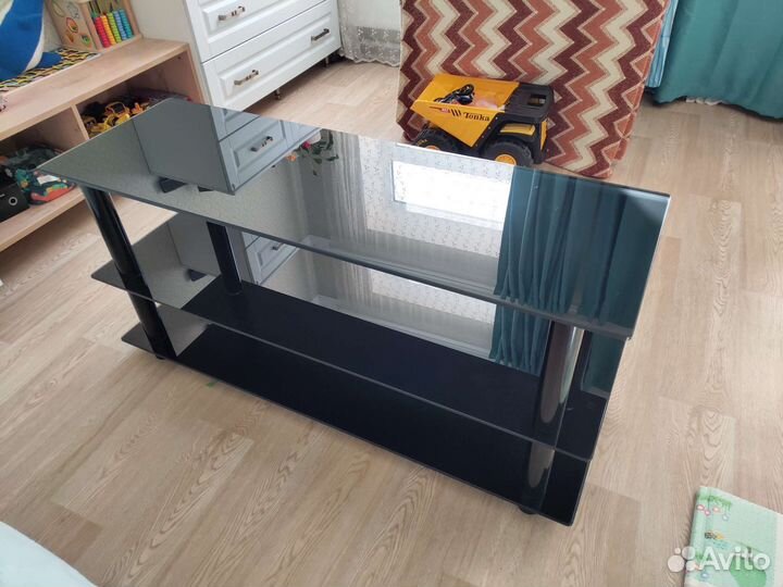 Стеклянная тумба под аудио технику и тв