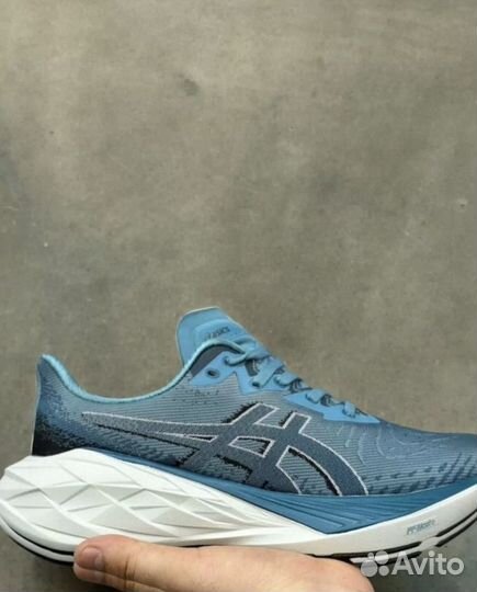 Кроссовки беговые Asics Novablast 4