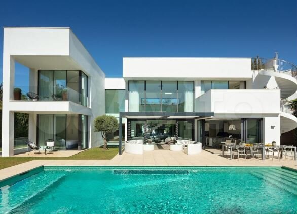 Коттедж 275 м² на участке 5 сот.