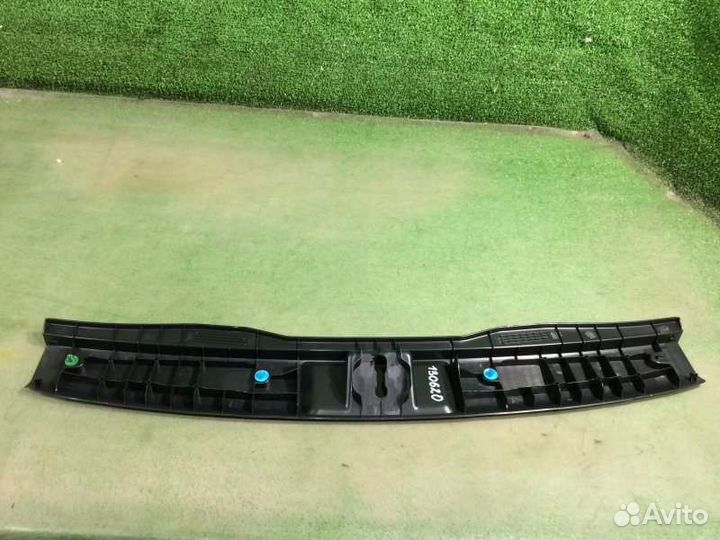 Накладка замка багажника Subaru Levorg VM4 FB16