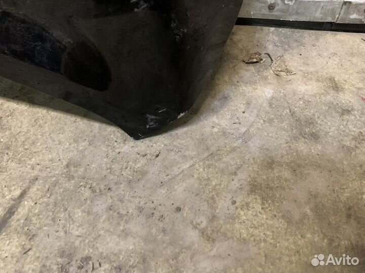 Dodge RAM 2019- капот с дефектом