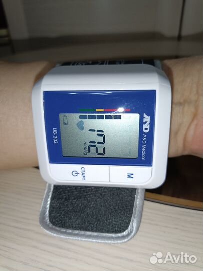 Тонометр на запястье AND UB-202 автомат