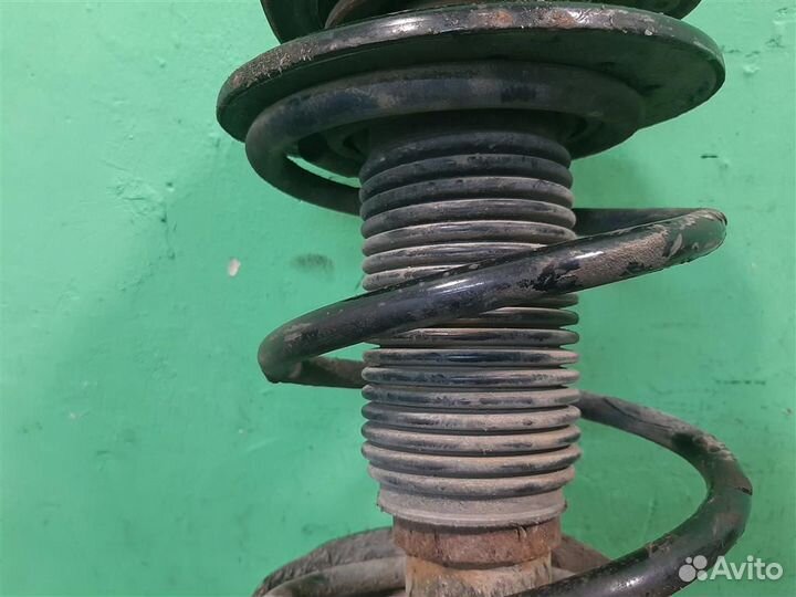 Стойка амортизатора передняя правая Subaru Imprez