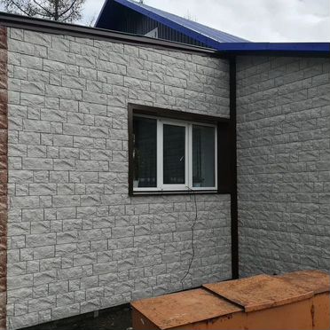 Отделка фасада дома, обшивка сайдингом под ключ