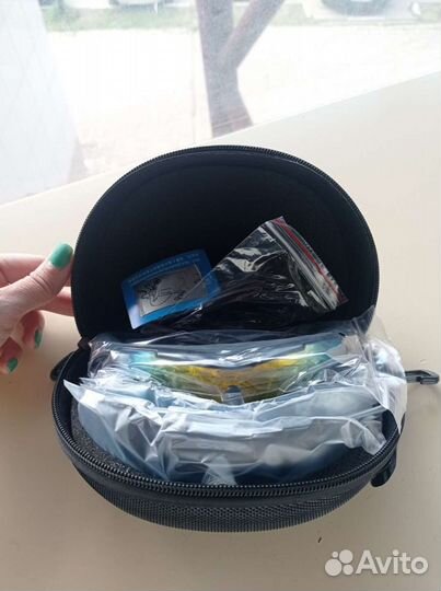 Очки с пятью сменными линзами фирмы Oakley