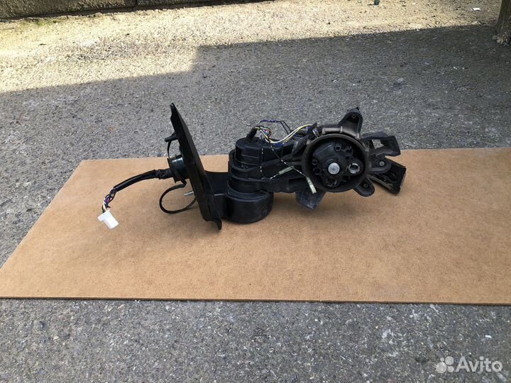 Правое боковое зеркало Mitsubishi L200