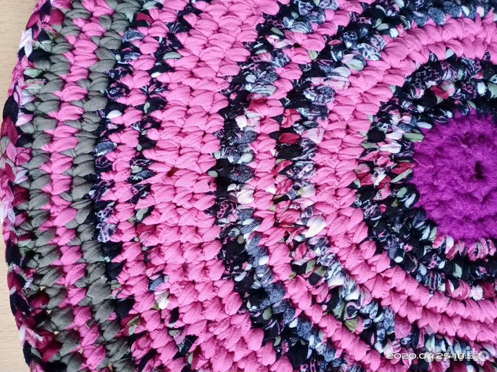 Круглые вязанные коврики крючком