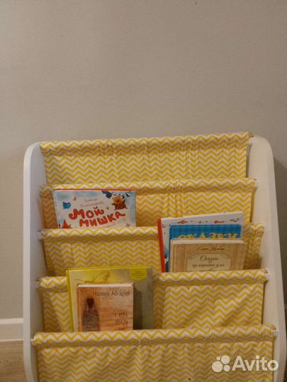 Книжная полка по монтессори