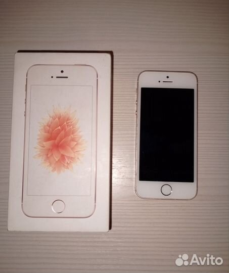 iPhone SE, 32 ГБ