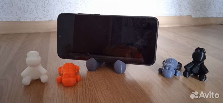 Подставка под телефон или игрушка