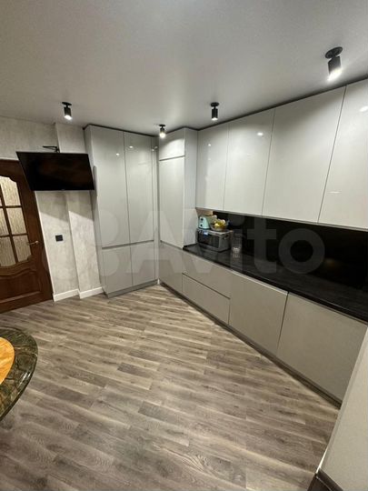 2-к. квартира, 70 м², 6/17 эт.