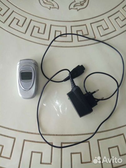 Samsung B2700
