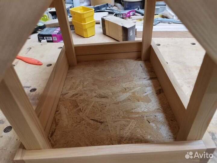 Кормушка для птиц и белок