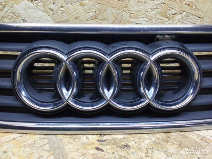 Решетка радиатора Audi A6 C5 (4B) 2000