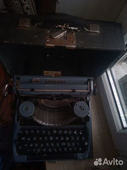 Печатная пишущая машинка